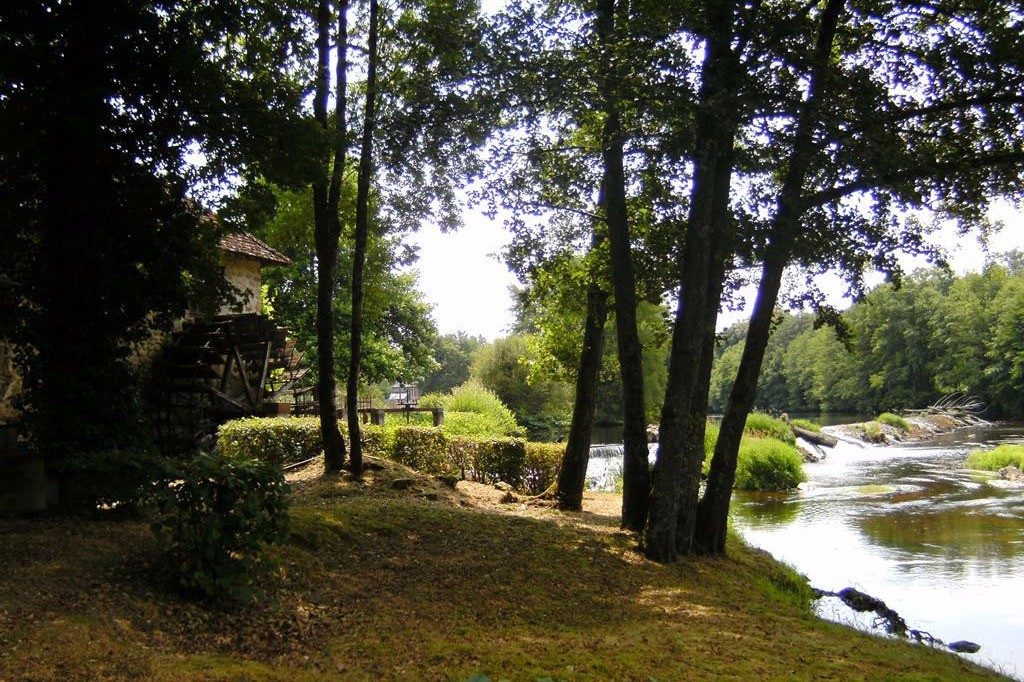Gîte de pêche, au bord de la rivière La Creuse, 6 personnes, à Glénic en Creuse
