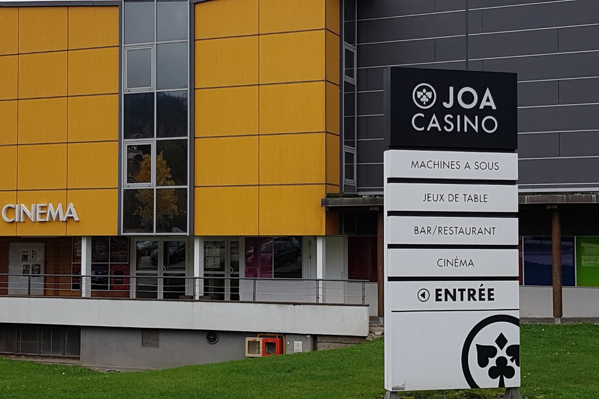Casino Cinéma Restaurant à 100 m - Le Meix du Lac