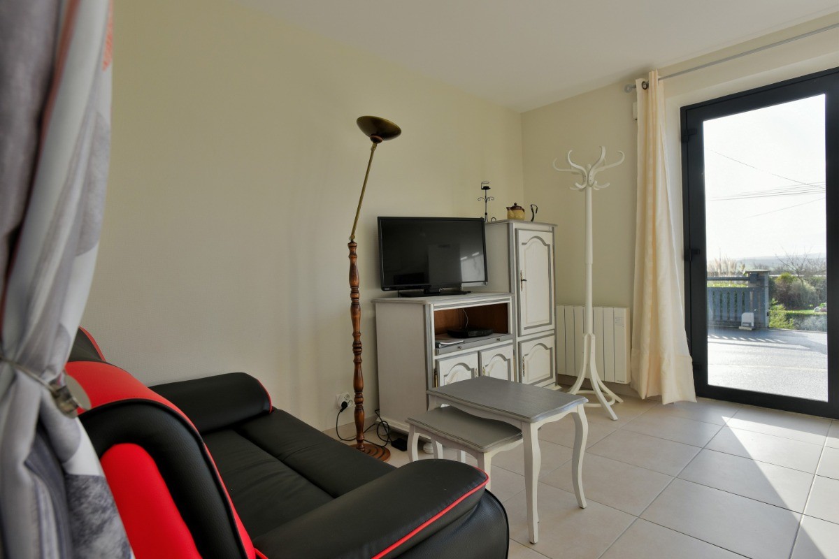 Salon avec vue sur la cour