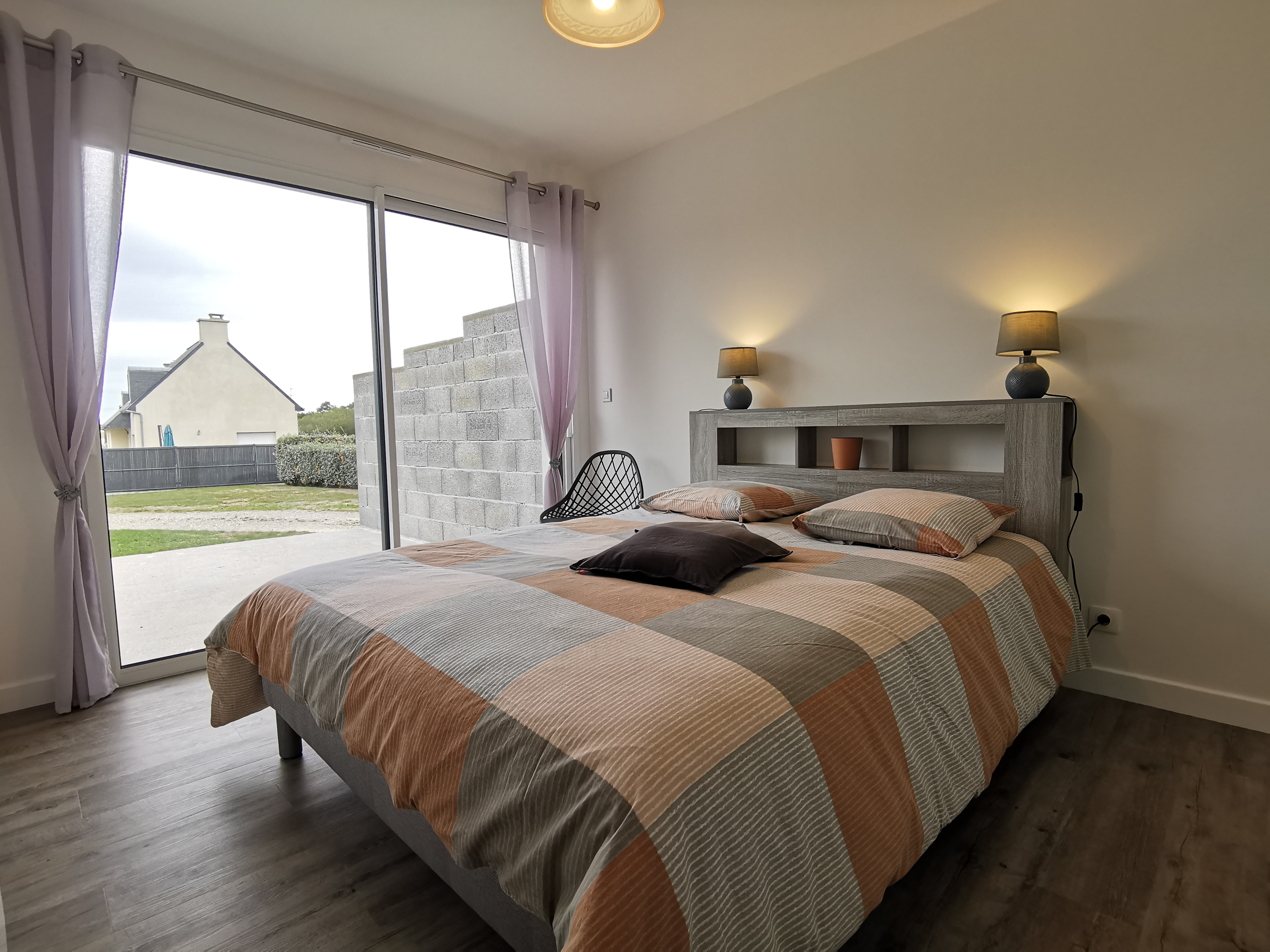 Floor: Bedroom 2 – 160 bed