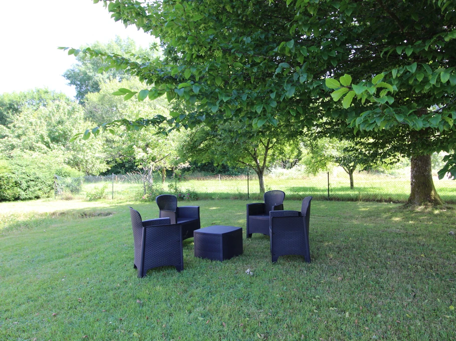 Jardin - Salon/ séjour - Gîte La Moselotte à Saulxures-sur-Moselotte – Proche Lac & Voie Verte