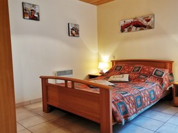 RDC: Chambre avec lit 140