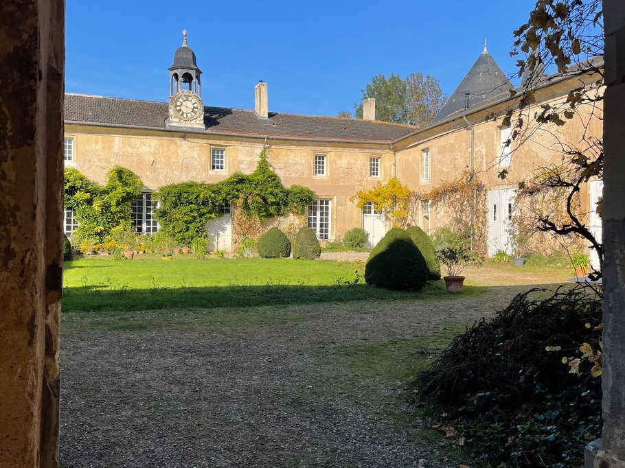 Cour intérieure - Façade Ouest et Nord - Château de Ville au Val