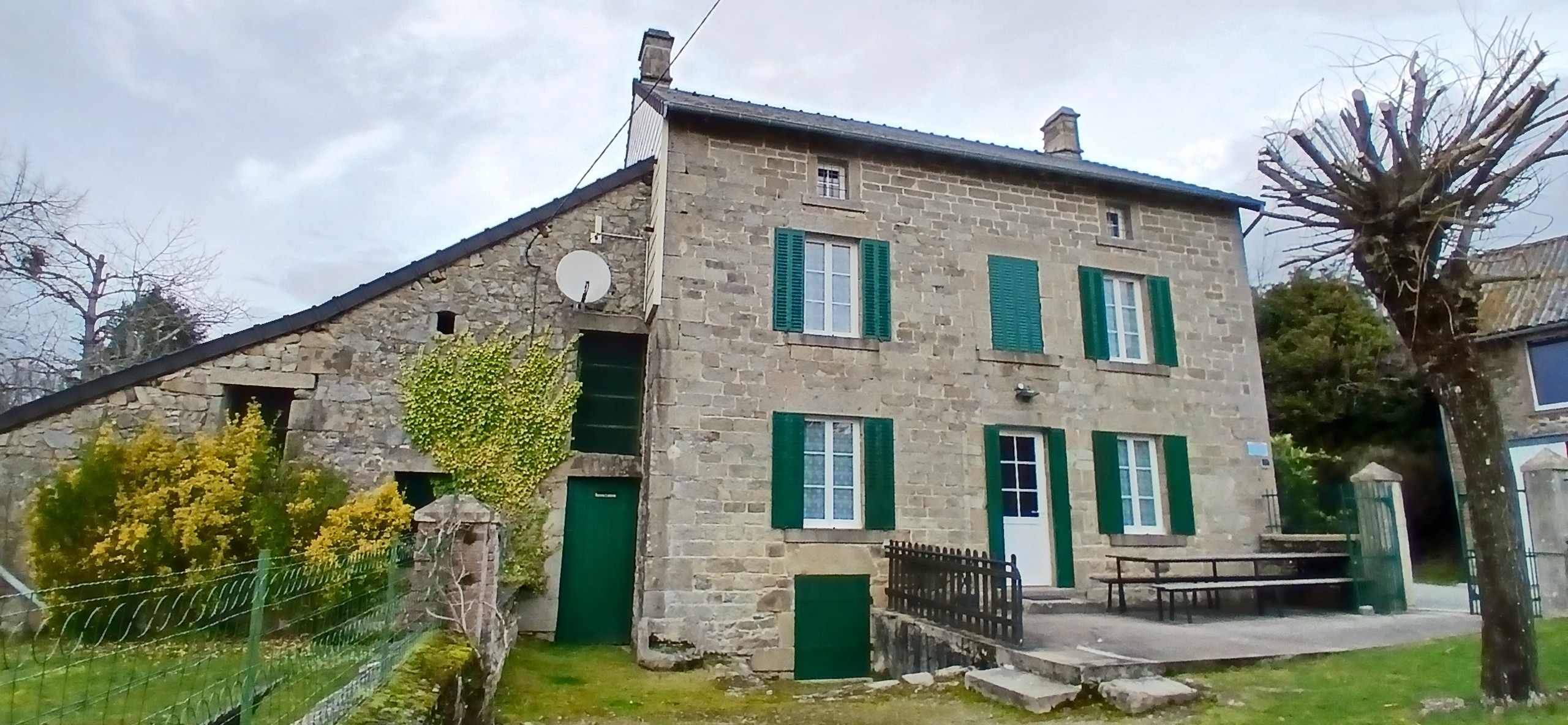 La Betoulle Large-capacity gîte in Creuse in the heart of the Limousin. 6-bedroom house for up to 15 people