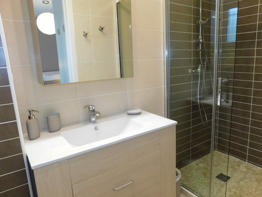 Salle d'eau Chambre 1