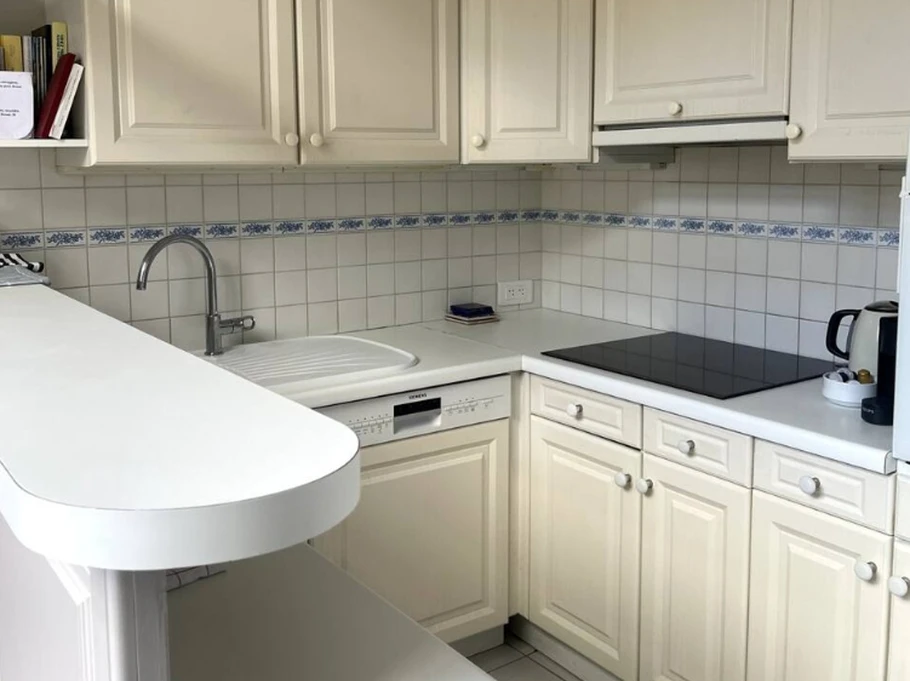 Fully-equipped kitchen (dishwasher, espresso machine, fridge-freezer, etc.)