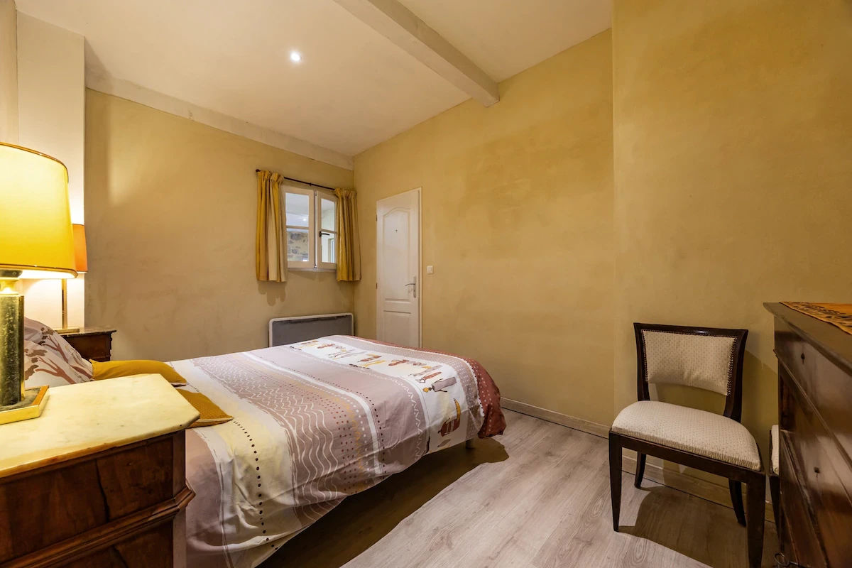 La chambre de 11 m² pour 2 personnes avec un lit de 160 dans la chambre d'hôtes Andraut à Bazas en Gironde
