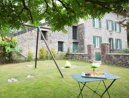 La Betoulle Large-capacity gîte in Creuse in the heart of the Limousin. 6-bedroom house for up to 15 people