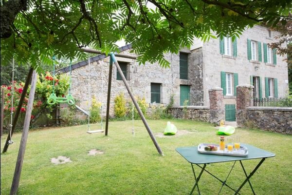 La Betoulle Gîte grande capacité en Creuse au cœur du Limousin. Maison 6 chambres pouvant accueillir jusqu'à 15 personnes