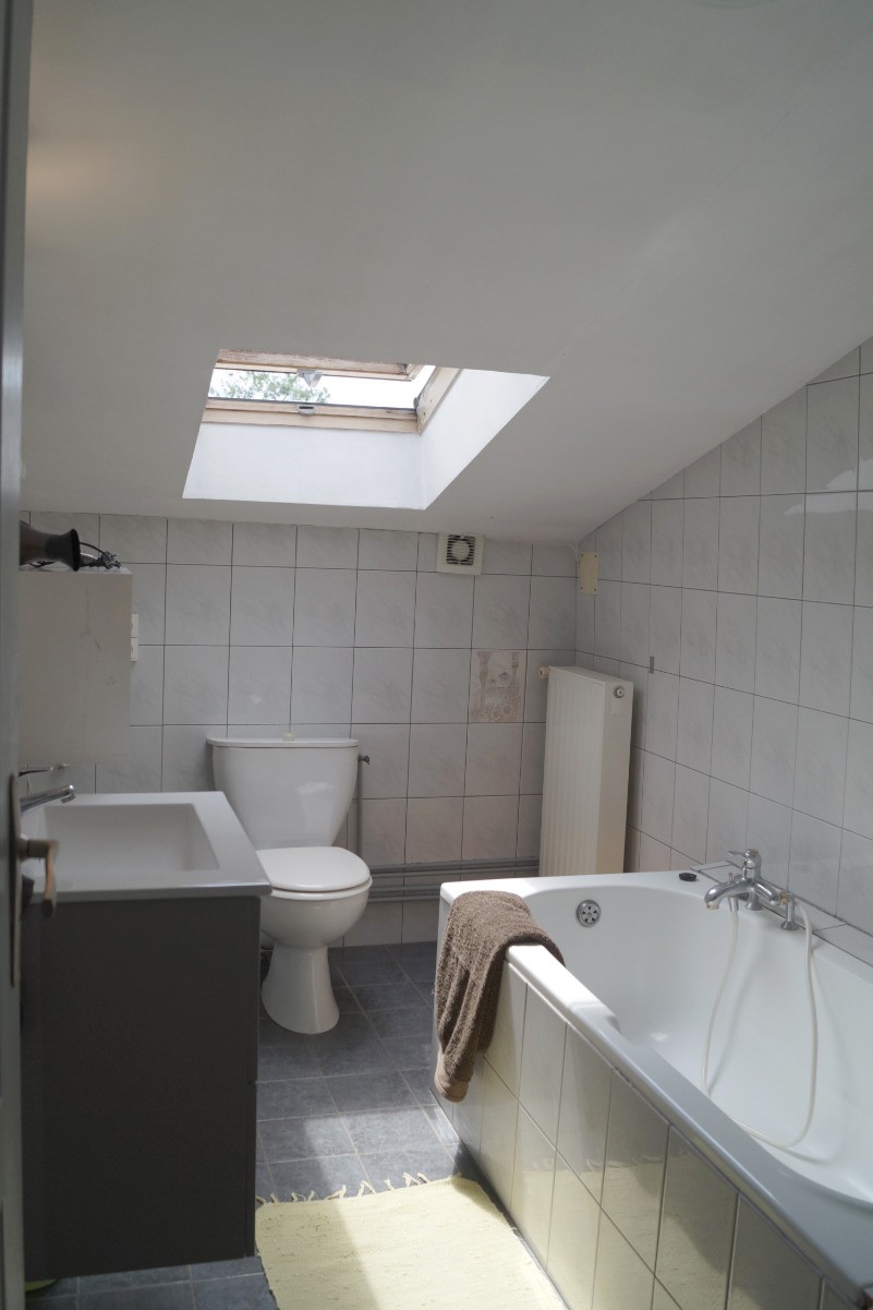 salle de bain à l'étage