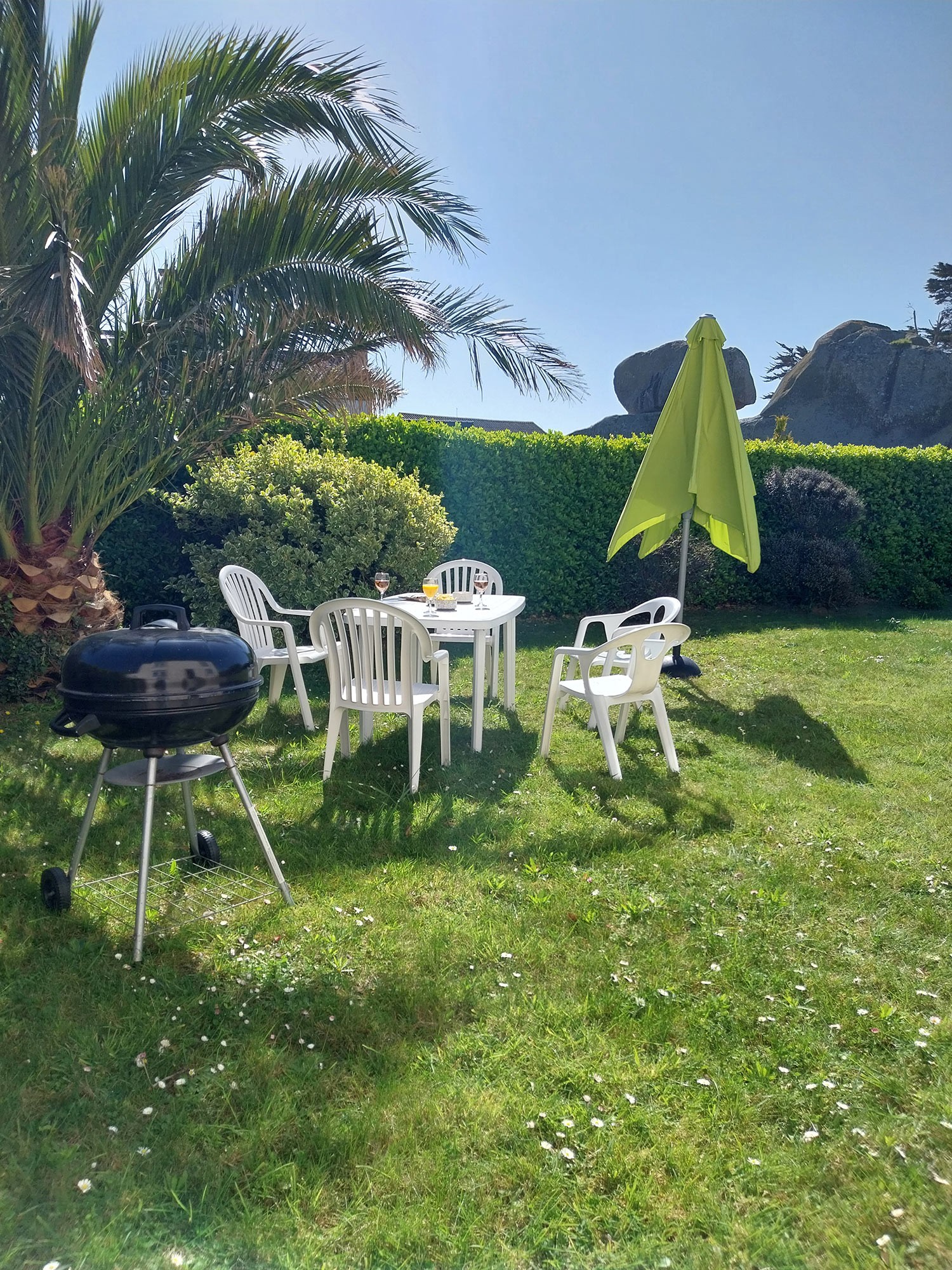 Barbecue, salon de jardin