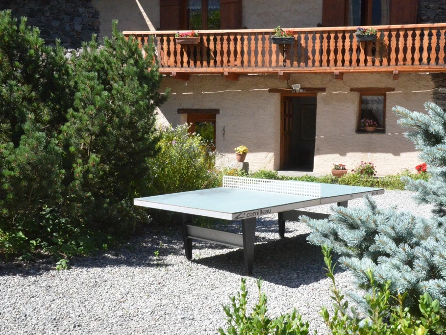 Les Petites Sources : table de ping-pong partagée