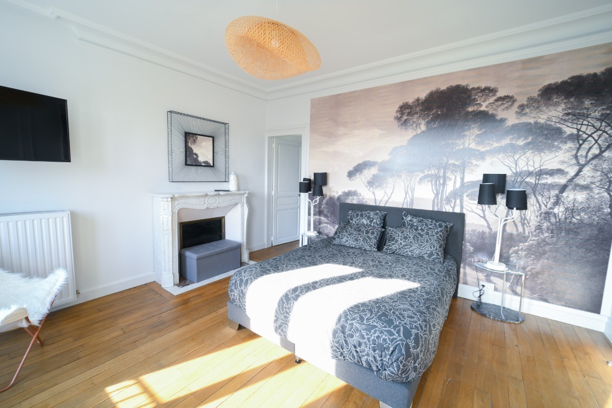 Chambre avec un lit Queen Size et sa sdb attenante