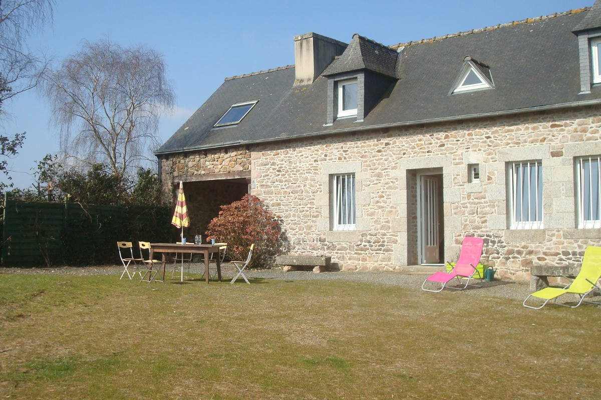 Location Clévacances, Le Cain, Quemper-Guezennec, Ty Mam Goz, vue extérieure