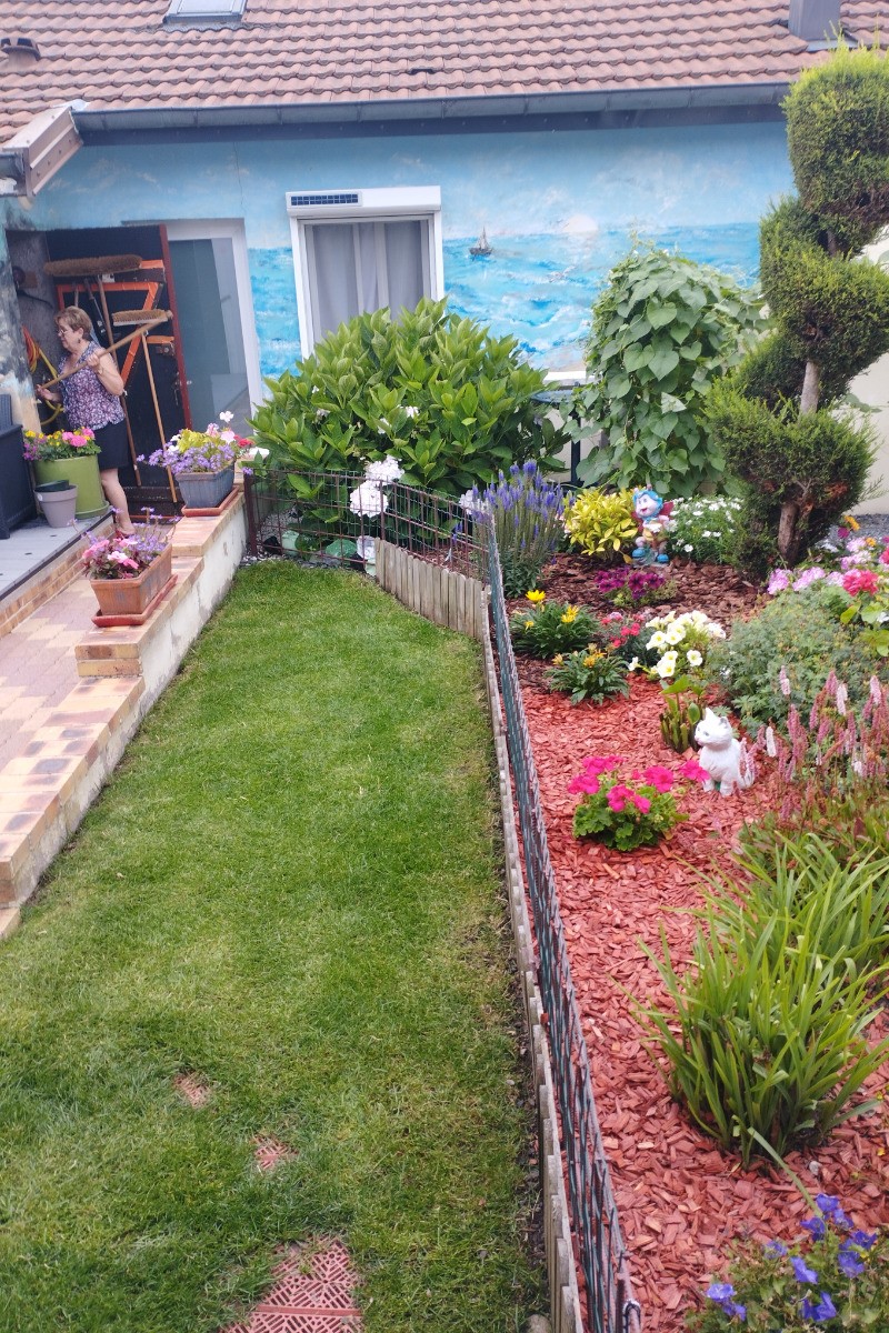 Petit jardin paysager - Maison Le Parigney