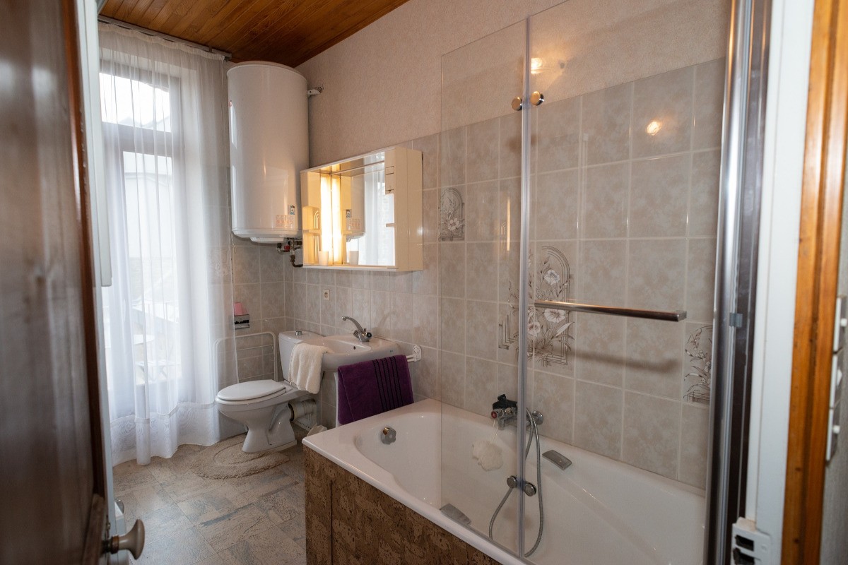 Salle de bains.Les Montbretias.
