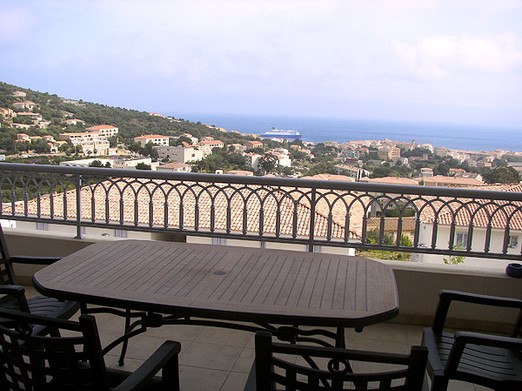 terrasse vue sur le golfe de L'ILE ROUSSE