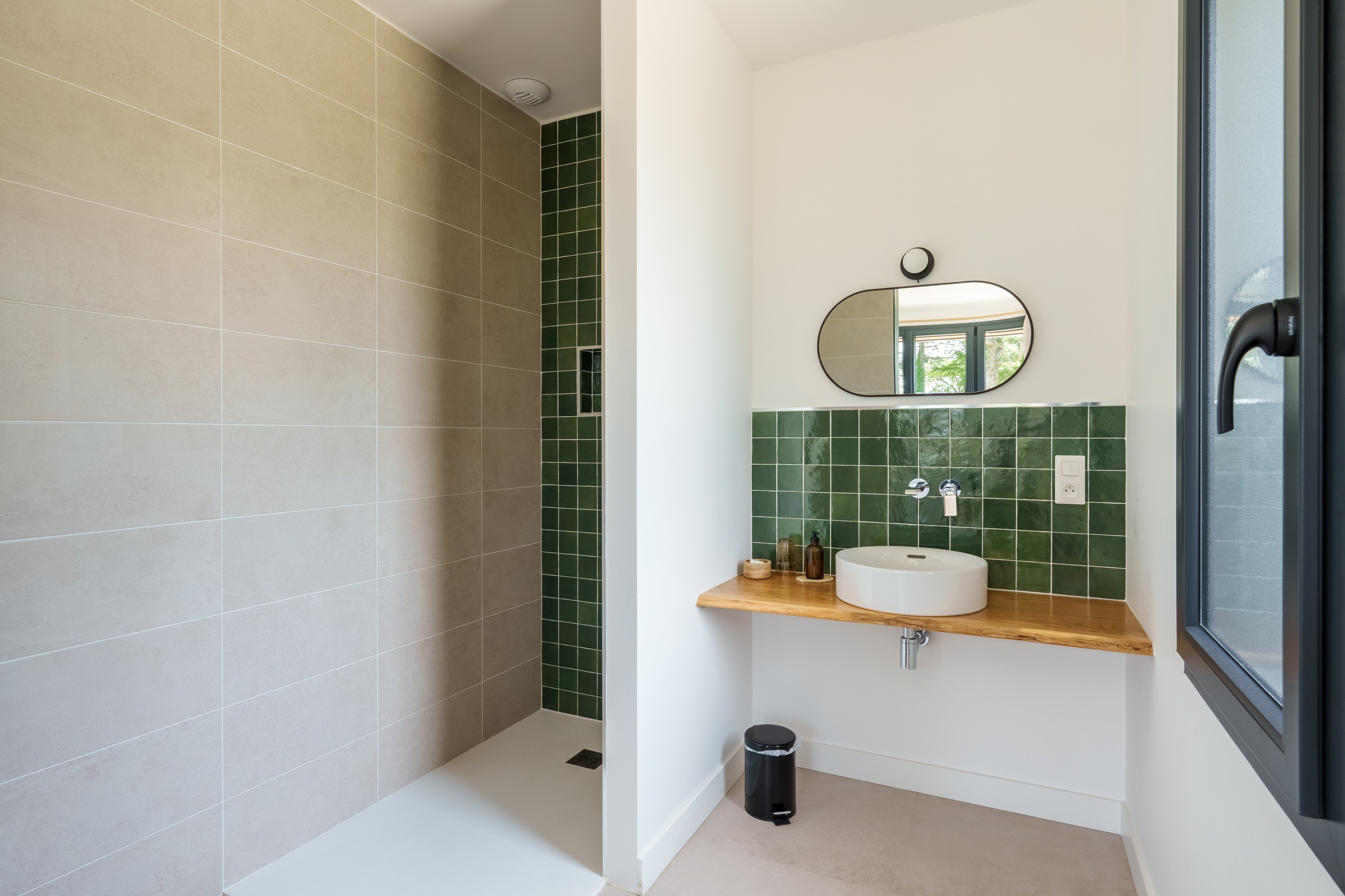Chambre verte PMR au rez-de-chaussée