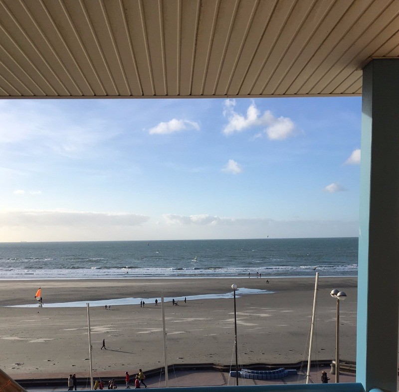 BALCON ABRITE DU VENT ET PROTEGE DE LA PLUIE
