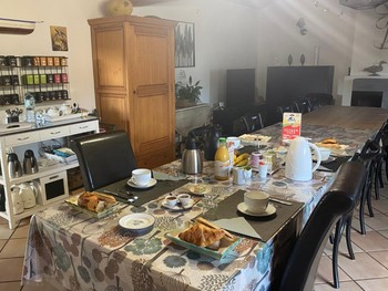 Common room - breakfast