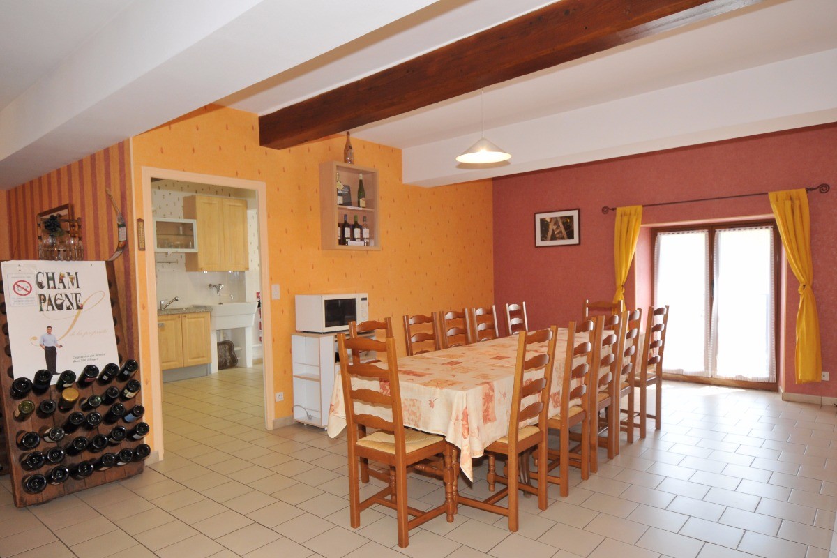 Salle des petits déjeuners dédiée aux chambres d'hôtes