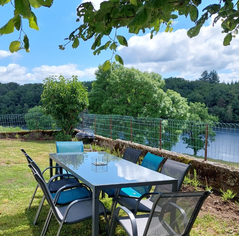Terrasse devant le gîte