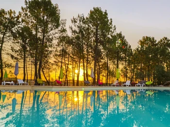 Lever de soleil sur la piscine