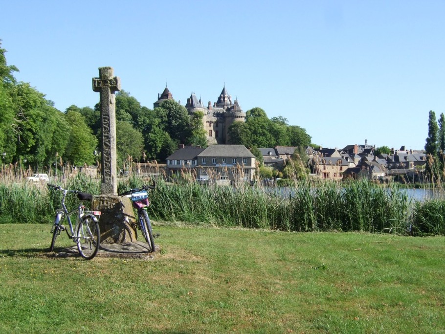 Le Lac Tranquille et le Château de Combourg.
Crédits photo : ADT 35 COCHERIE-Angélique