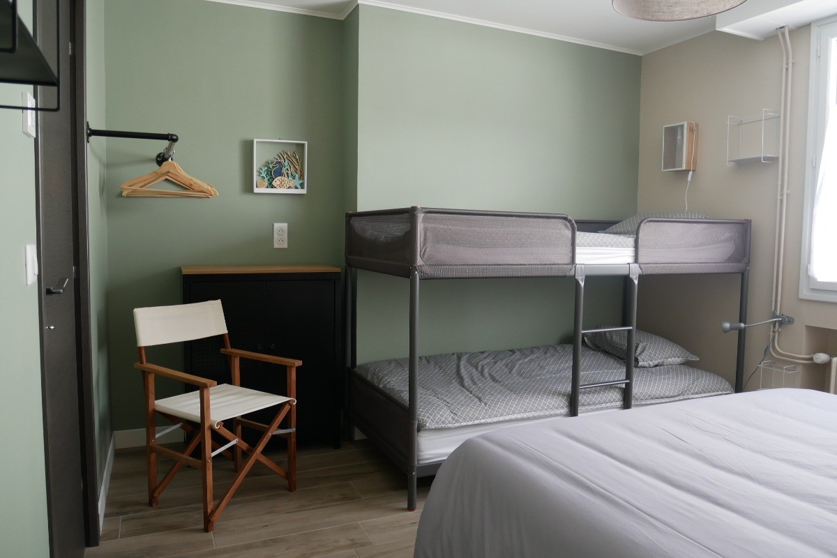 Maison 1 : Chambre Marine (Lits superposés90x200)