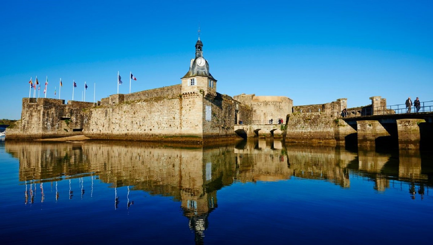 Enclosed town Concarneau