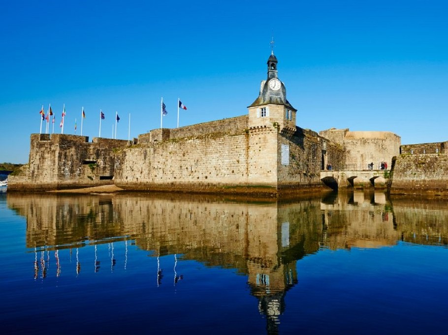 Enclosed town Concarneau