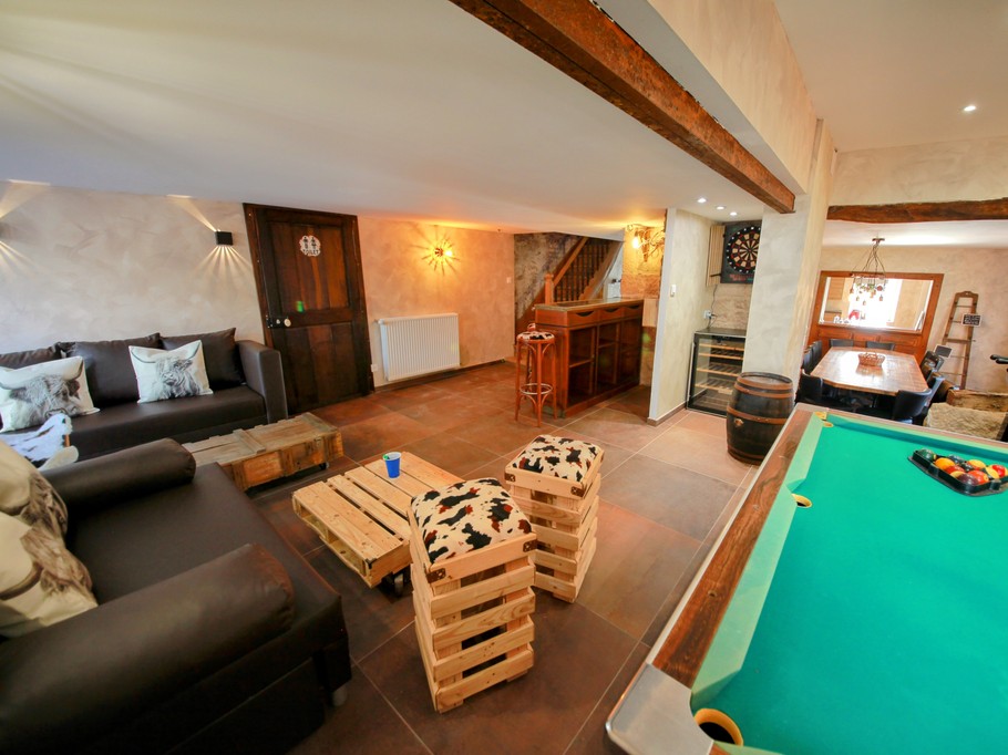 Baby-foot, billard et jeux de fléchettes - La Ferme à Gaston, gîte de groupe