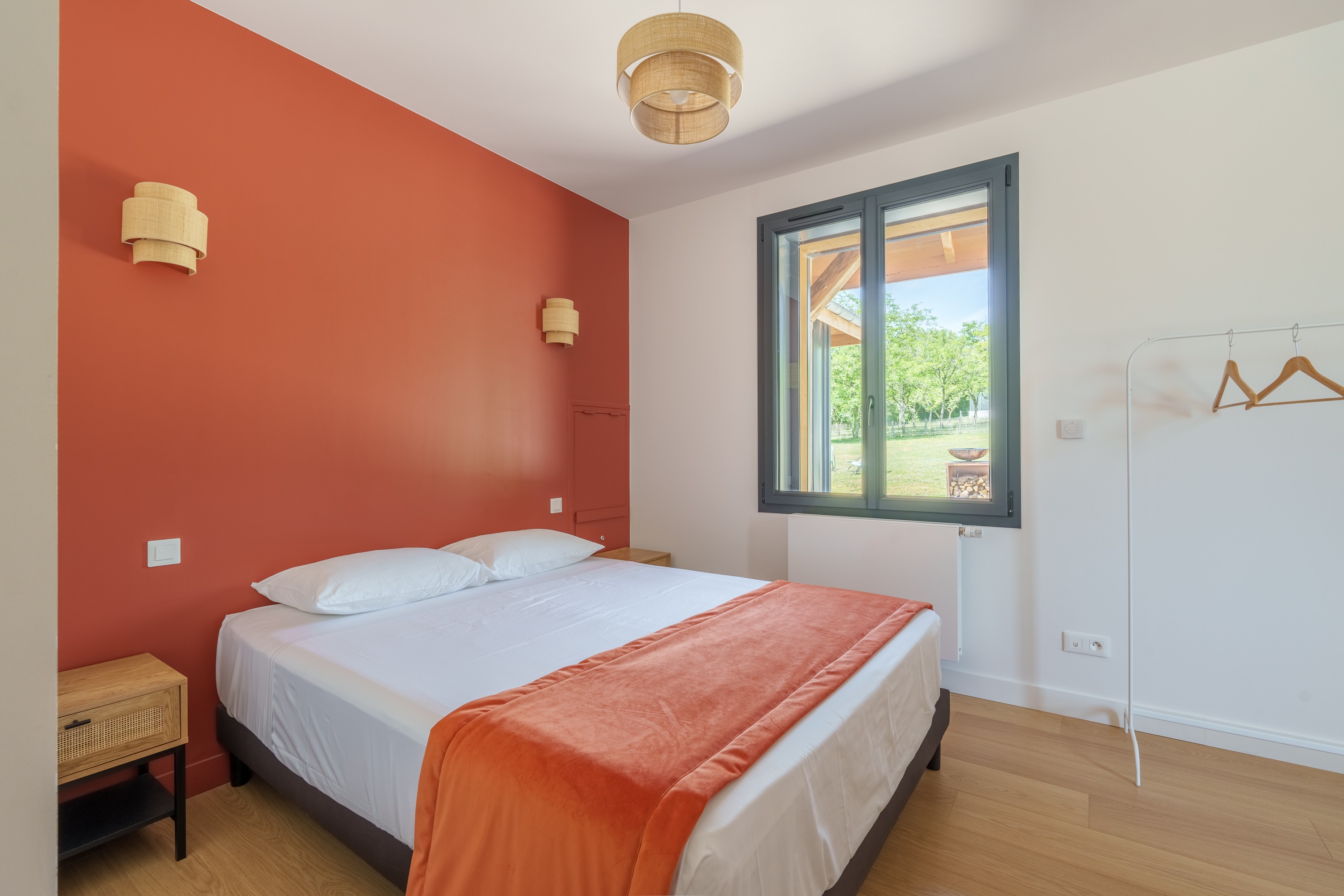 Chambre terracotta au rez-de-chaussée