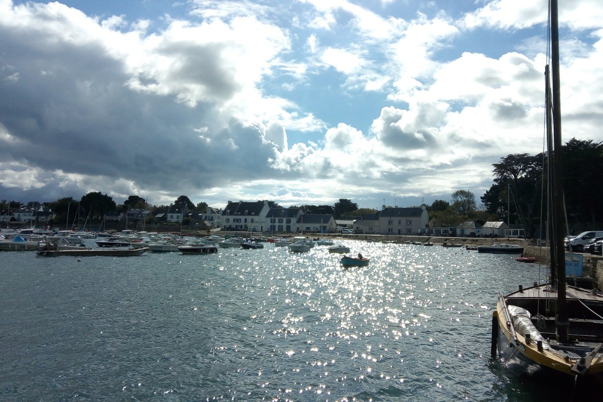 Le petit port du Logeo, à 150 mètres de la maison
