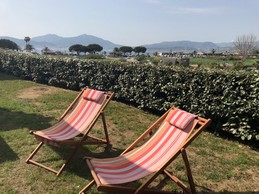 chaise longue sur le rez de jardin