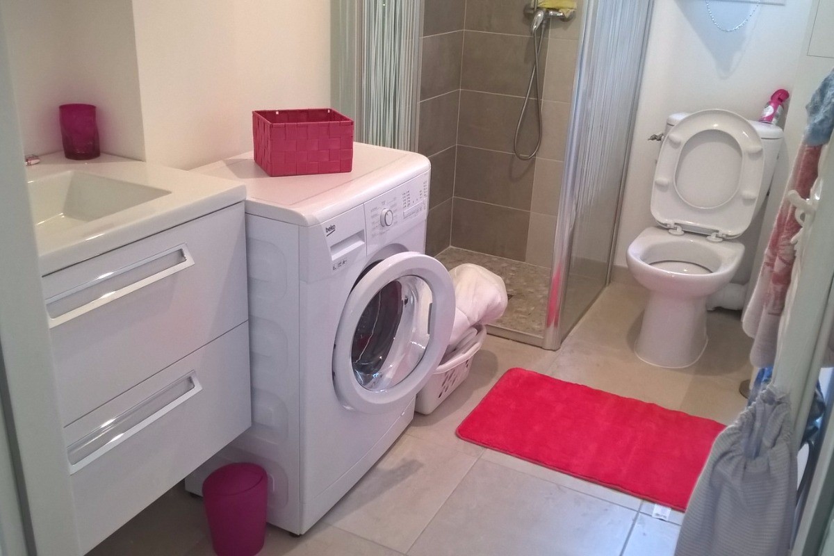 Salle de douche rdc