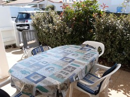 Terrasse avec salon de jardin