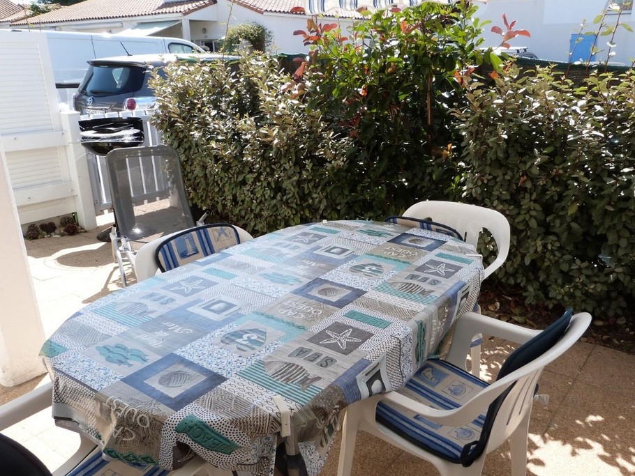 Terrasse avec salon de jardin