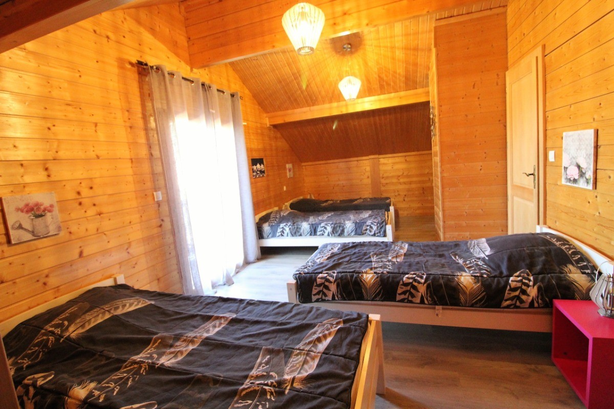 Chambre 4 à l'étage, idéale en famille pour les enfants - Chalet Poème