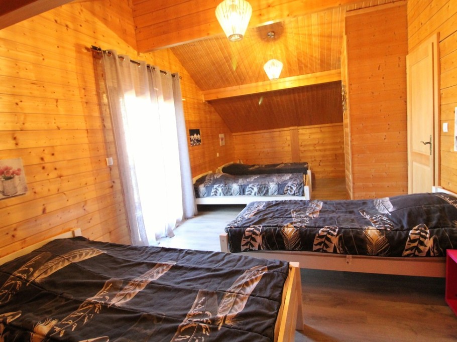 Chambre 4 à l'étage, idéale en famille pour les enfants - Chalet Poème