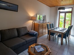 Salon et salle à manger.