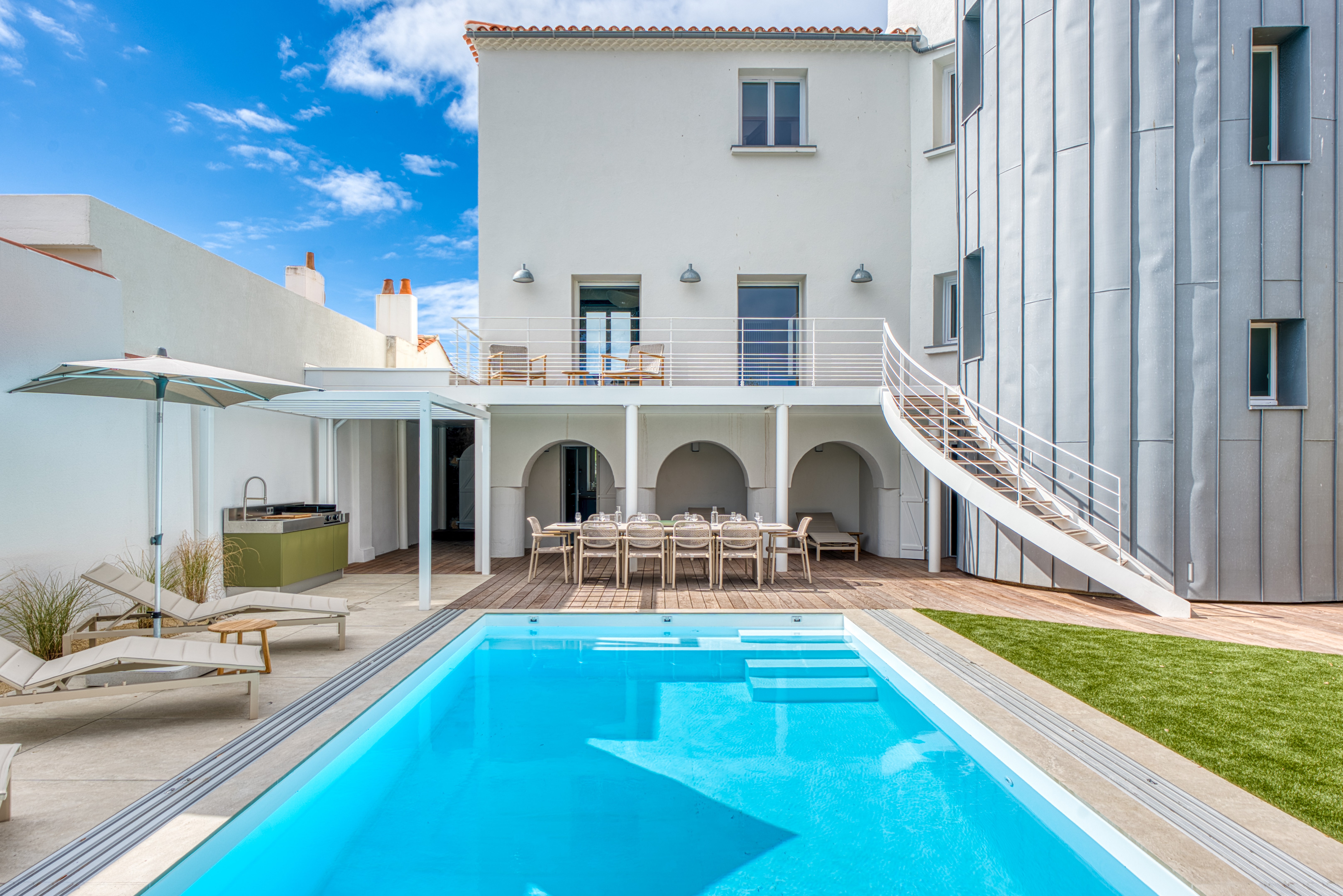 Jardin, piscine et cuisine d'été
