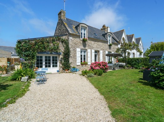 Maison en pierre entièrement rénovée avec son jardin privatif clos