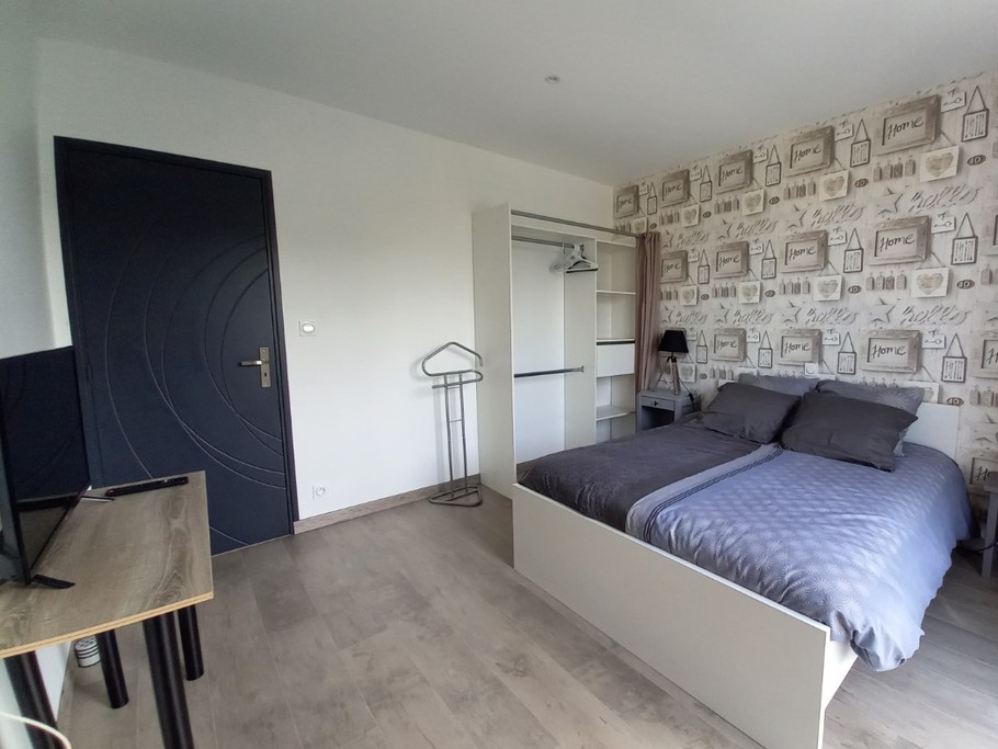 Tréveneuc , chambre étage lit de 140