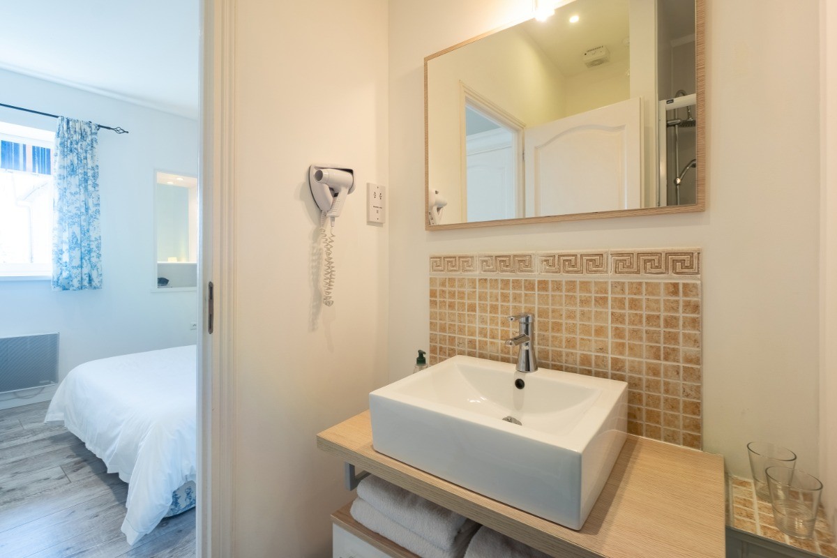 Salle de douche inter communicante Chambre N°1
