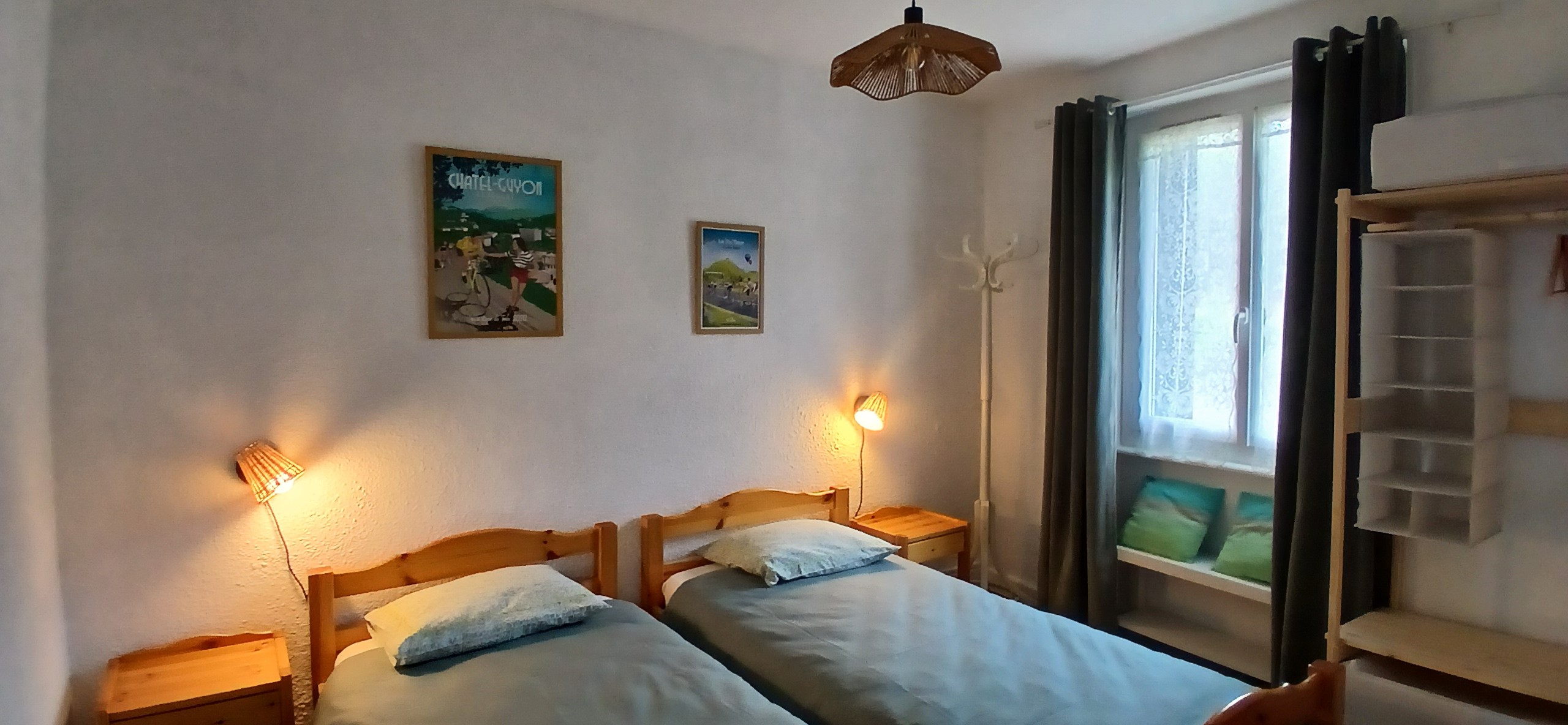 "Les Châtaigniers" in Orcines, Puy-de-Dôme: Bedroom 2 (2 single beds)