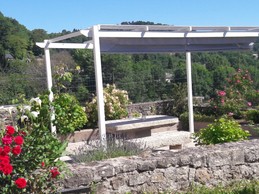 Détente sous la pergola