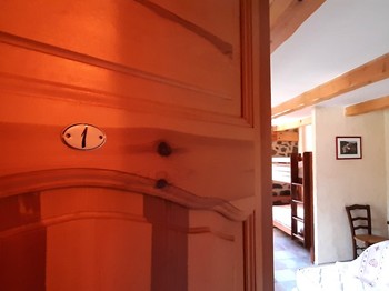 1er étage : Chambre Fleur de Pommier : 1 lit double et 2 lits 1 pers. superposés.