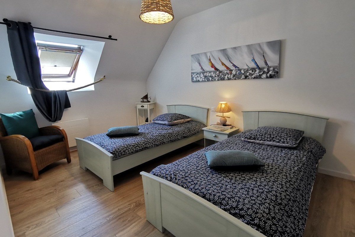 A l'étage une chambre avec 2 lits 90