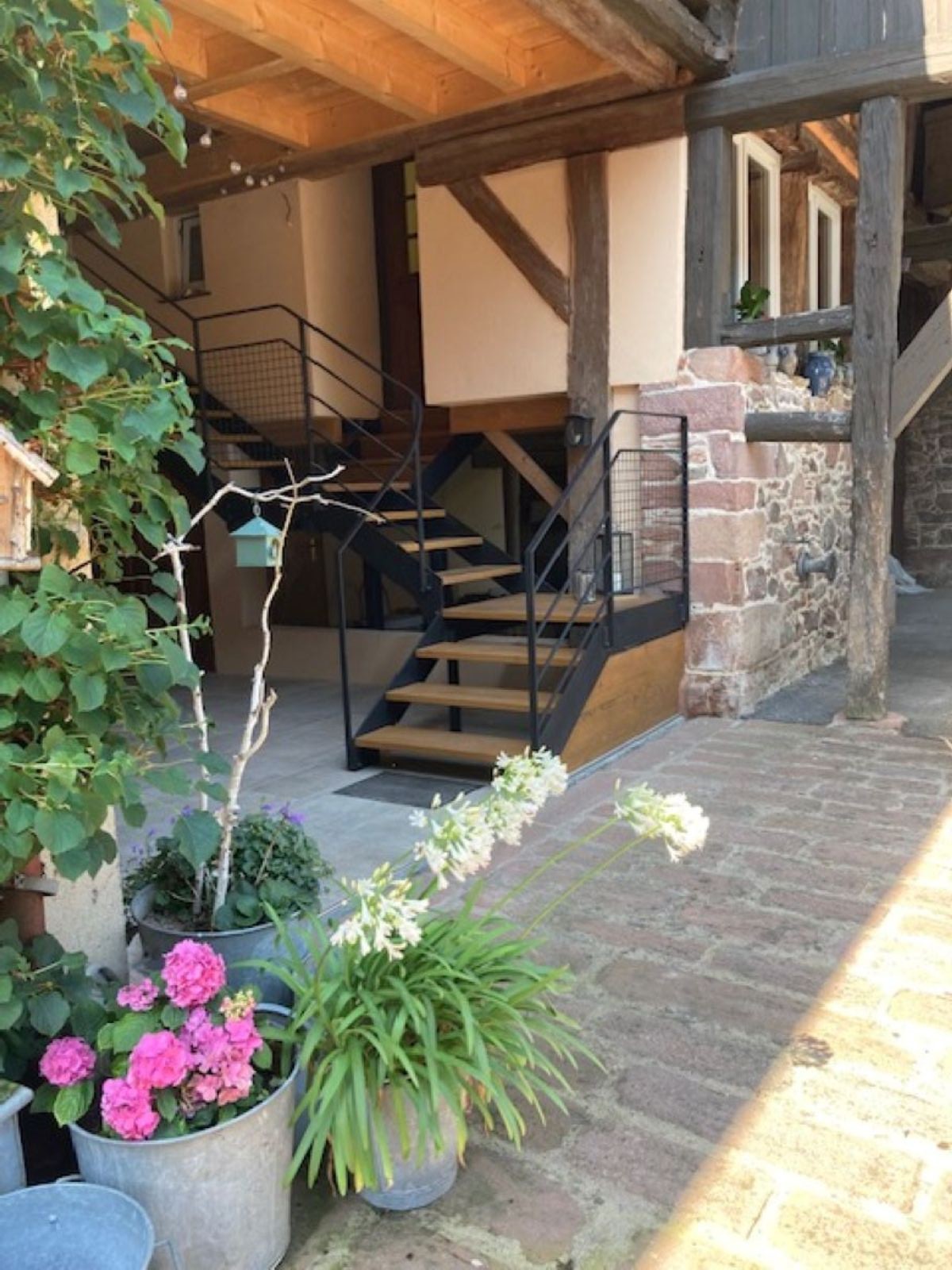 Accès au gîte par un escalier